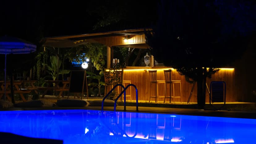 Olivegardenolimpos night poolbar